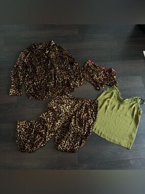 LOVE STORIES Olive Leopard Cheetah PJ Set Bundle M/L